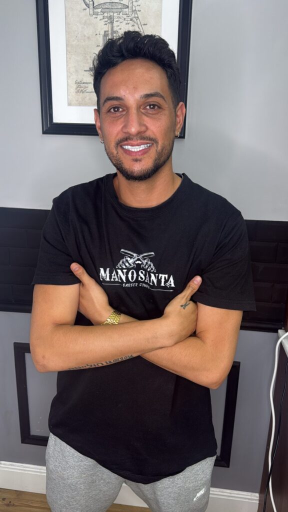 historia de instagram reservas barbería elegante negro